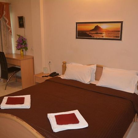 Hotel Poonam Extérieur photo