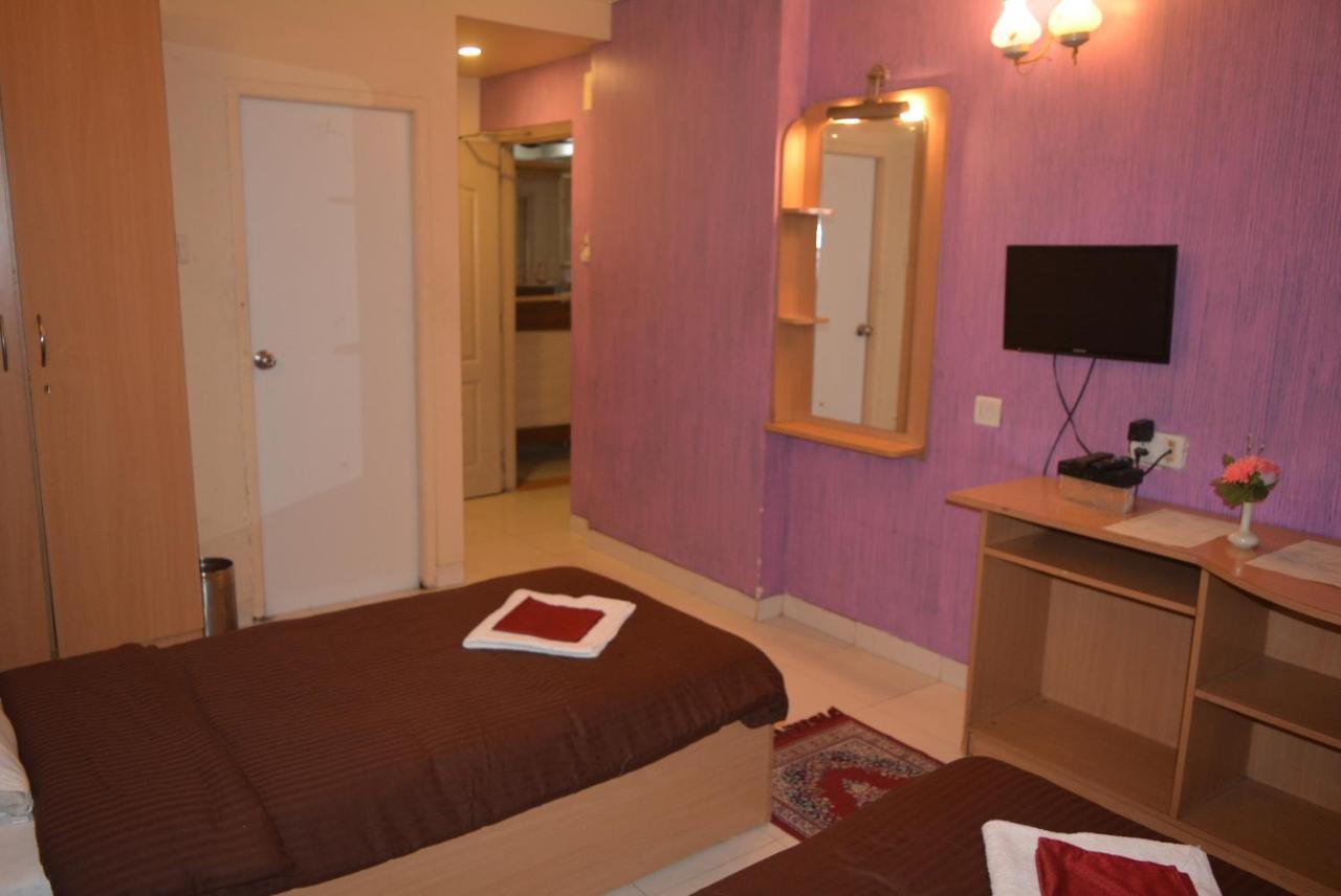 Hotel Poonam Extérieur photo