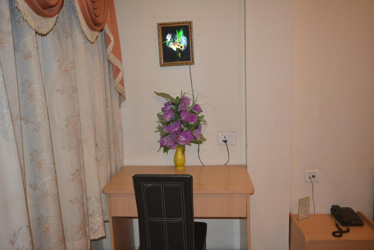 Hotel Poonam Extérieur photo