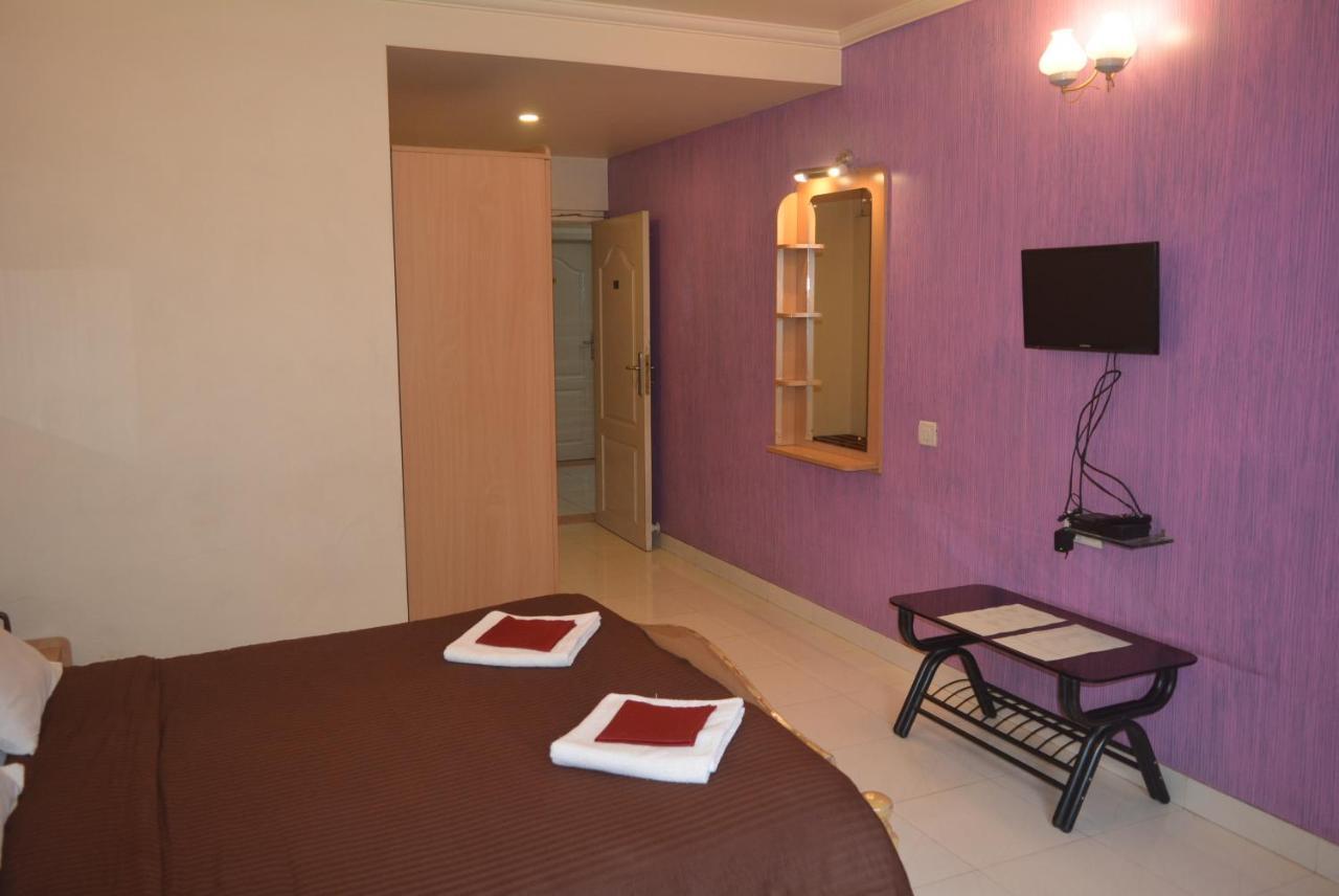 Hotel Poonam Extérieur photo