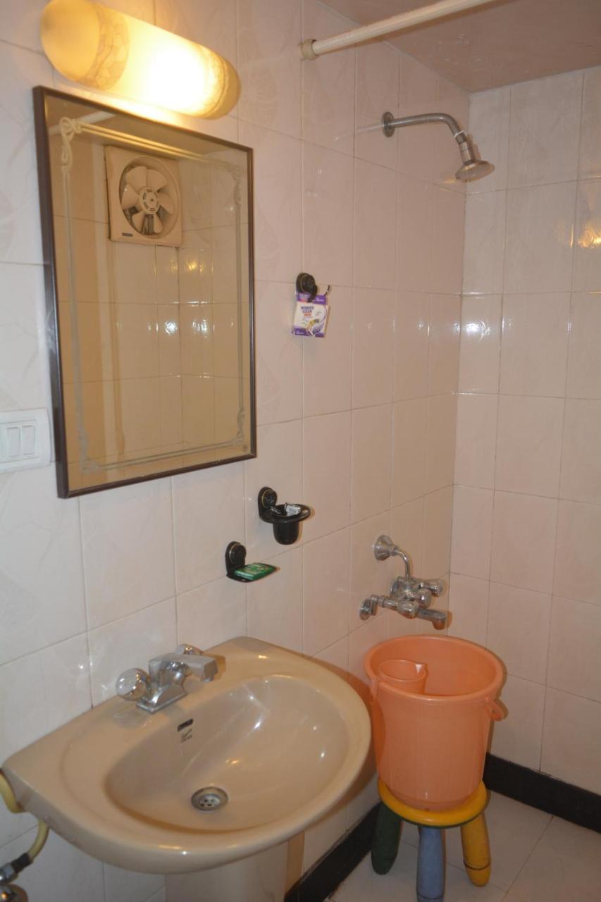 Hotel Poonam Extérieur photo